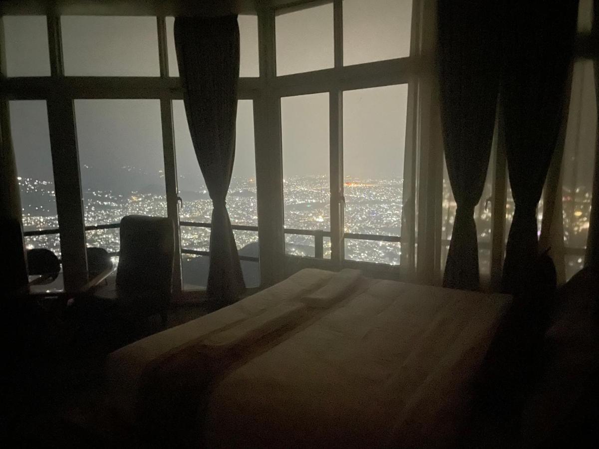 Hotel Pokharaeye Екстериор снимка